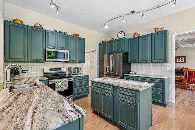 8229 Woodcreek Drive, Florence, KY 41042