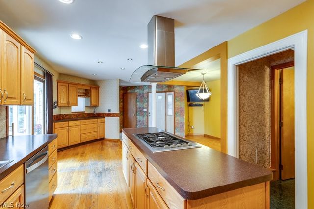 7460 State Route 43, Kent, OH 44240