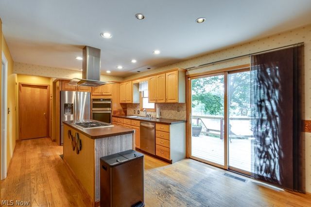 7460 State Route 43, Kent, OH 44240