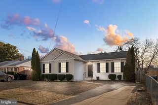 604 WOODFORD ST, Fredericksburg, VA 22401