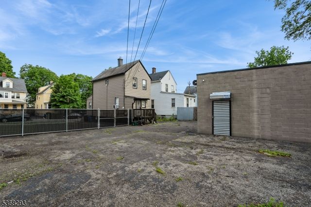 21 Crawford St, East Orange City, NJ 07018