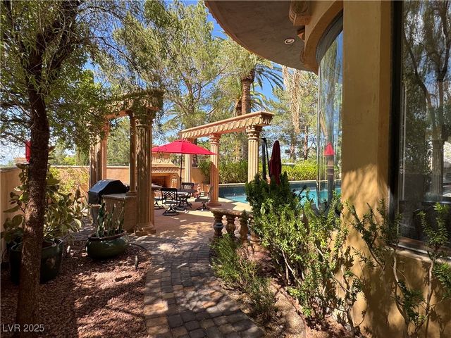 1800 Amarone Way, Henderson, NV 89012