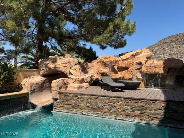 1800 Amarone Way, Henderson, NV 89012