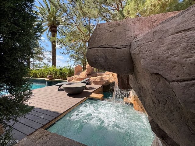 1800 Amarone Way, Henderson, NV 89012