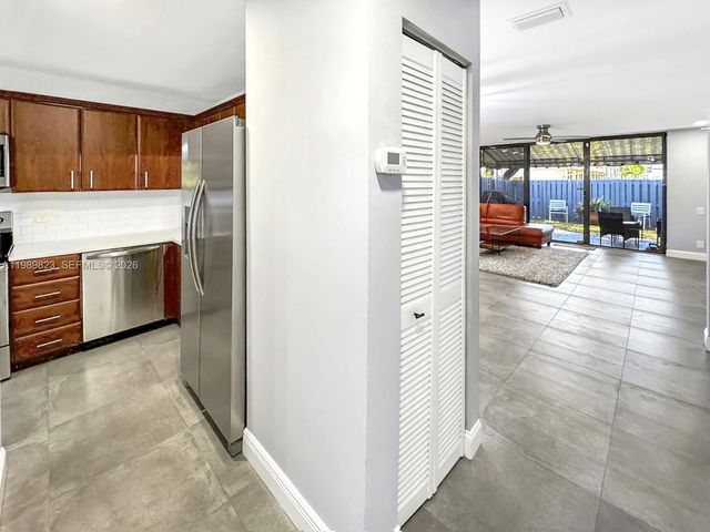 700 SE 14th St G, Fort Lauderdale, FL 33316