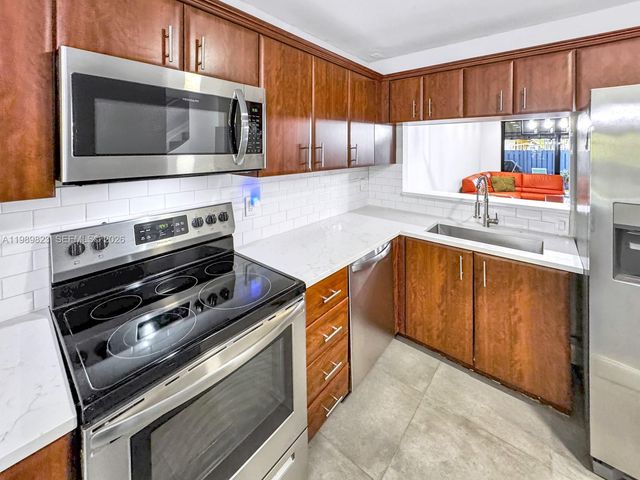 700 SE 14th St G, Fort Lauderdale, FL 33316
