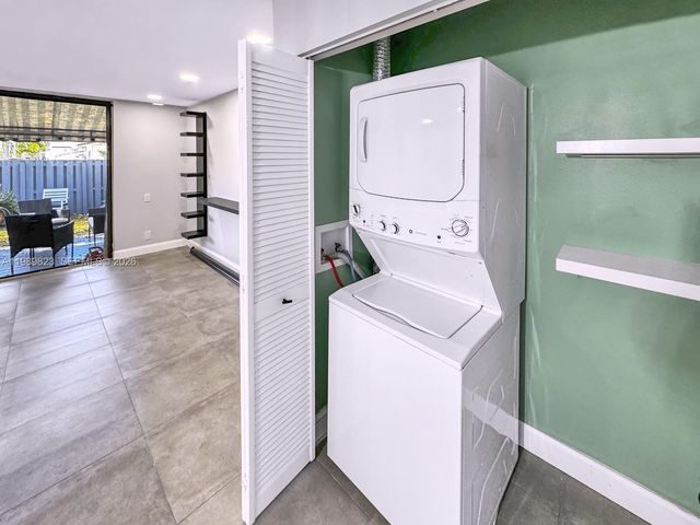 700 SE 14th St G, Fort Lauderdale, FL 33316