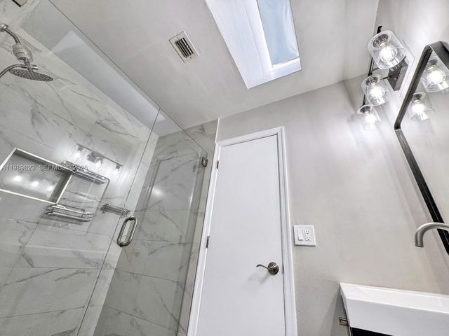 700 SE 14th St G, Fort Lauderdale, FL 33316