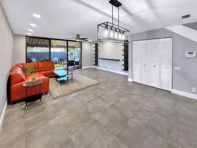 700 SE 14th St G, Fort Lauderdale, FL 33316