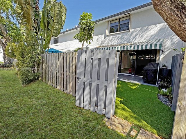 700 SE 14th St G, Fort Lauderdale, FL 33316