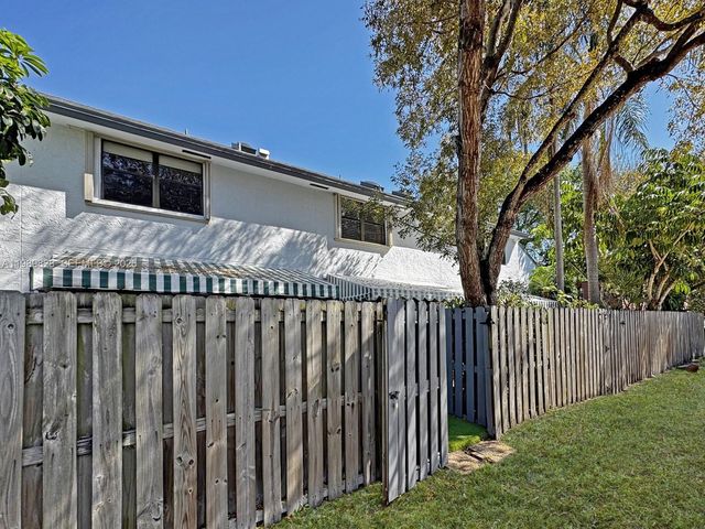 700 SE 14th St G, Fort Lauderdale, FL 33316