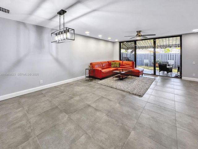 700 SE 14th St G, Fort Lauderdale, FL 33316
