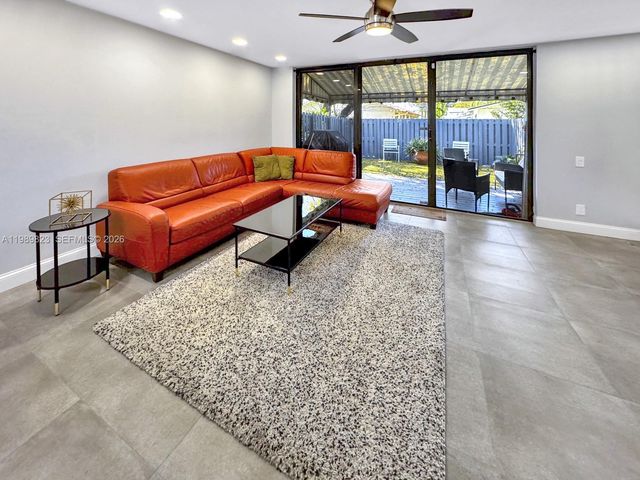 700 SE 14th St G, Fort Lauderdale, FL 33316