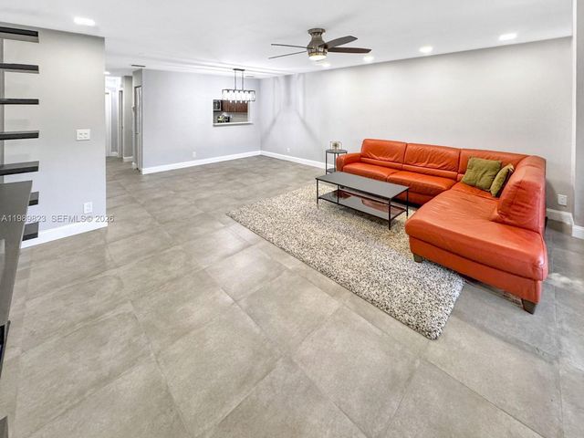 700 SE 14th St G, Fort Lauderdale, FL 33316
