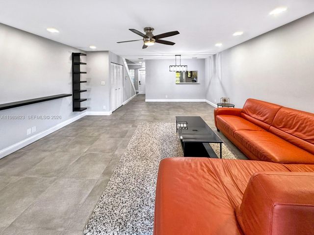 700 SE 14th St G, Fort Lauderdale, FL 33316