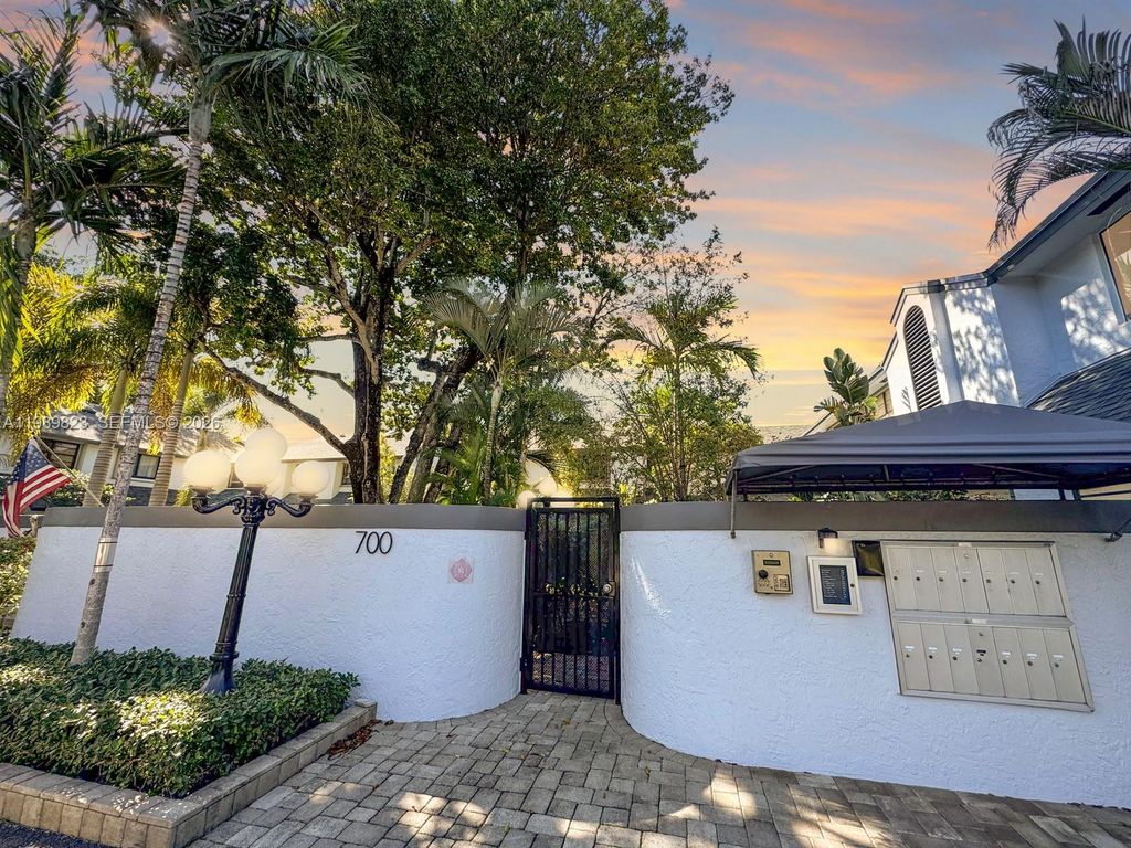 700 SE 14th St G, Fort Lauderdale, FL 33316