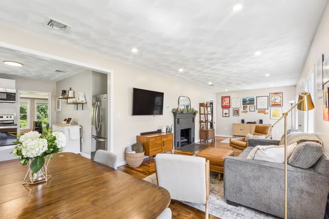 728 Pleasant St, Attleboro, MA 02703