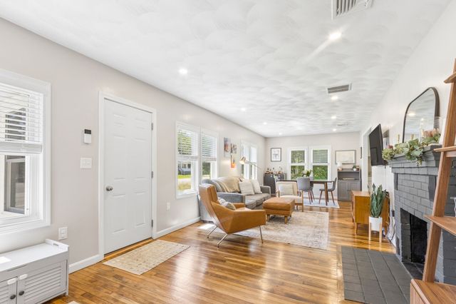 728 Pleasant St, Attleboro, MA 02703