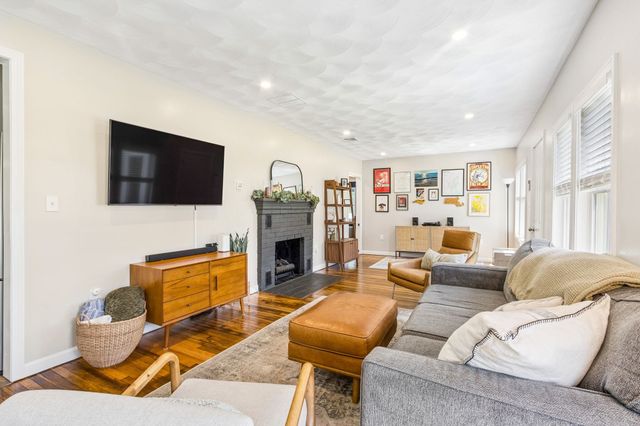728 Pleasant St, Attleboro, MA 02703
