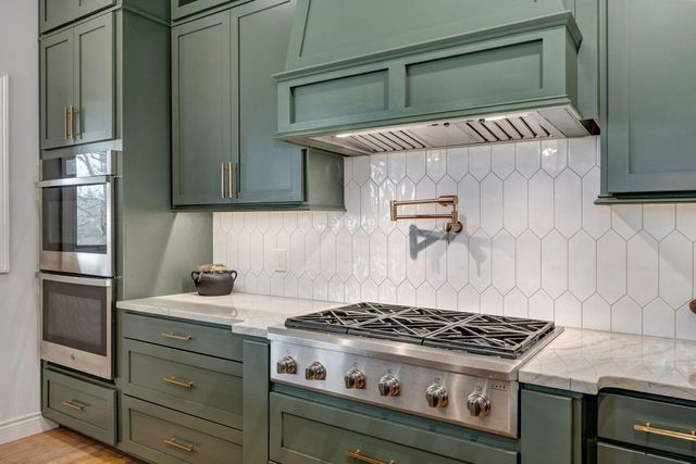 6017 S Brightwater Trail, Springfield, MO 65810