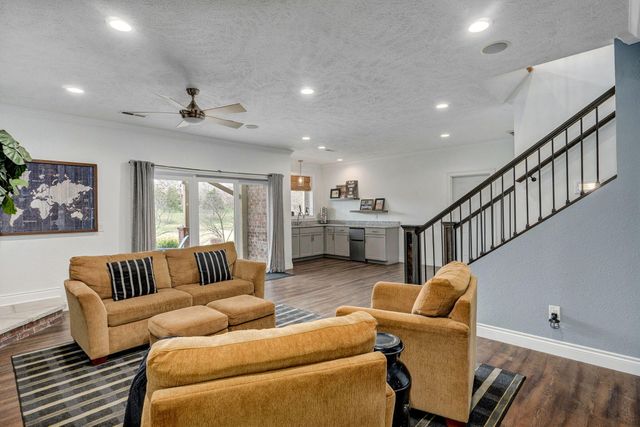 6017 S Brightwater Trail, Springfield, MO 65810