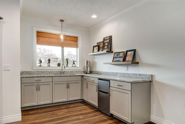 6017 S Brightwater Trail, Springfield, MO 65810