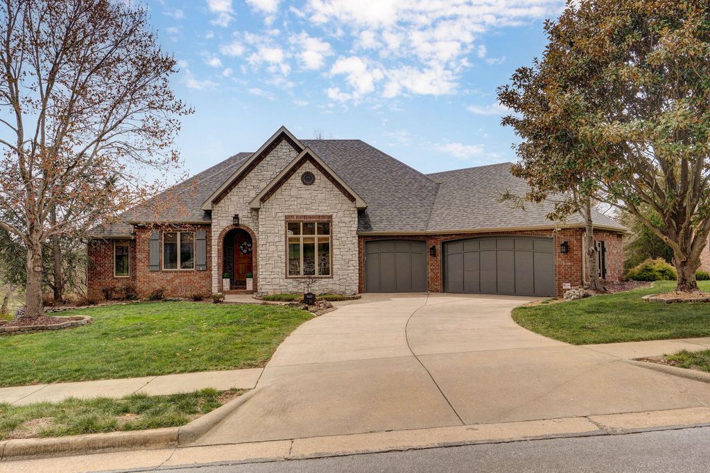 6017 S Brightwater Trail, Springfield, MO 65810