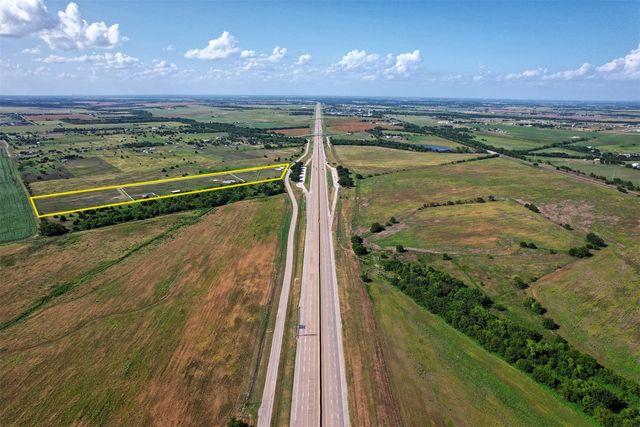 6882 N Interstate Highway 35 E, Waxahachie, TX 75165
