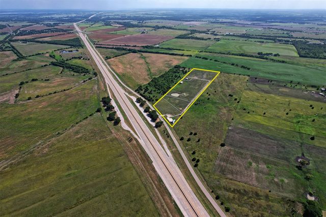 6882 N Interstate Highway 35 E, Waxahachie, TX 75165