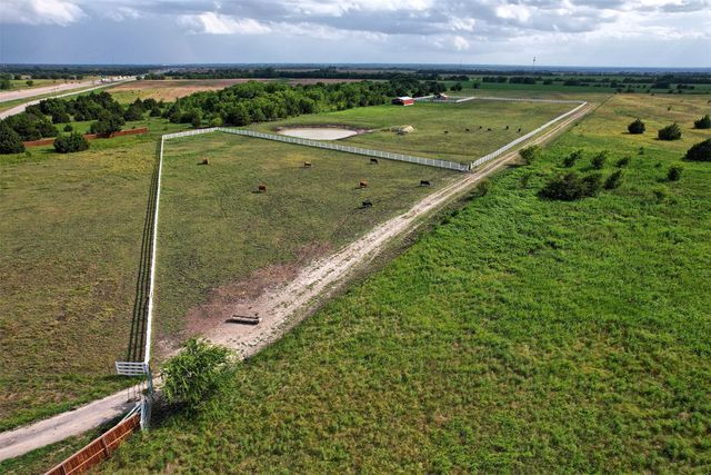 6882 N Interstate Highway 35 E, Waxahachie, TX 75165