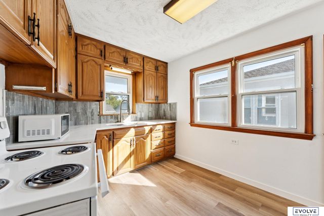 4106 S 40th Avenue, Omaha, NE 68107