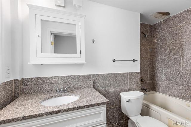 3450 Russell Boulevard, St Louis, MO 63104