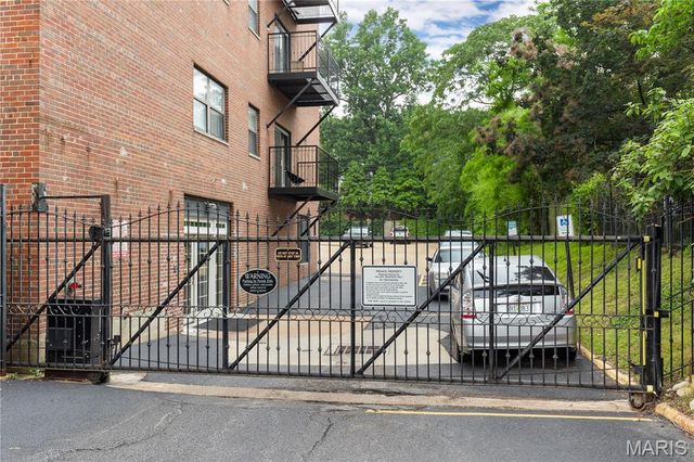 3450 Russell Boulevard, St Louis, MO 63104