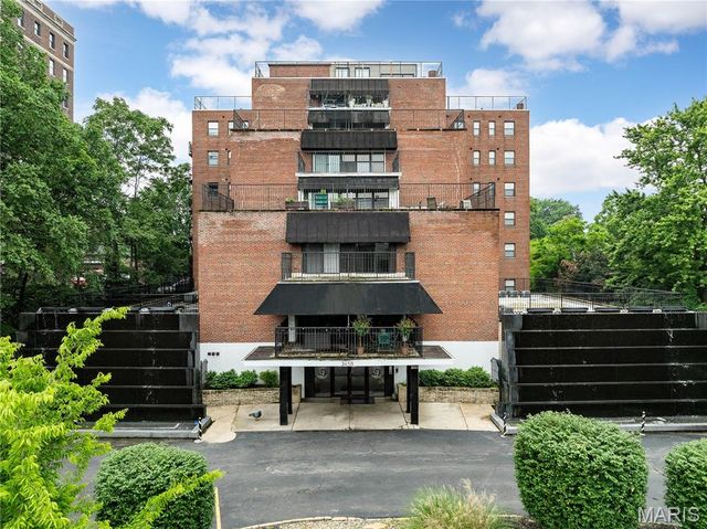 3450 Russell Boulevard, St Louis, MO 63104