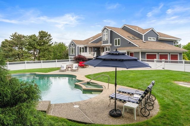 8 Schooner Ridge, Gloucester, MA 01930