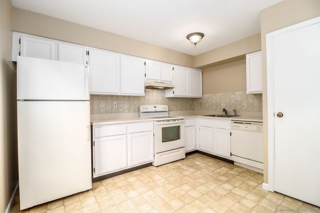 68 Aspetuck Village 68, New Milford, CT 06776