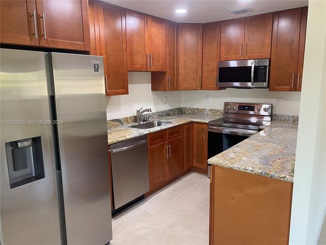 13711 SW 84th St A, Miami, FL 33183