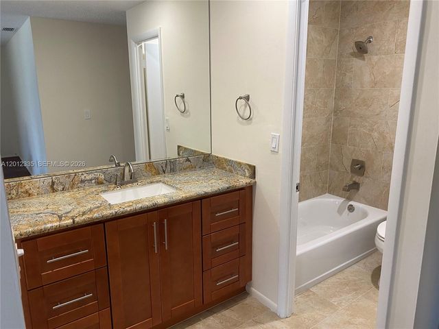 13711 SW 84th St A, Miami, FL 33183