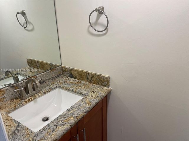 13711 SW 84th St A, Miami, FL 33183