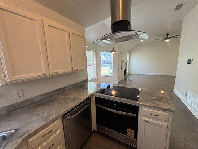 517 Meadowcrest Drive, Burleson, TX 76028