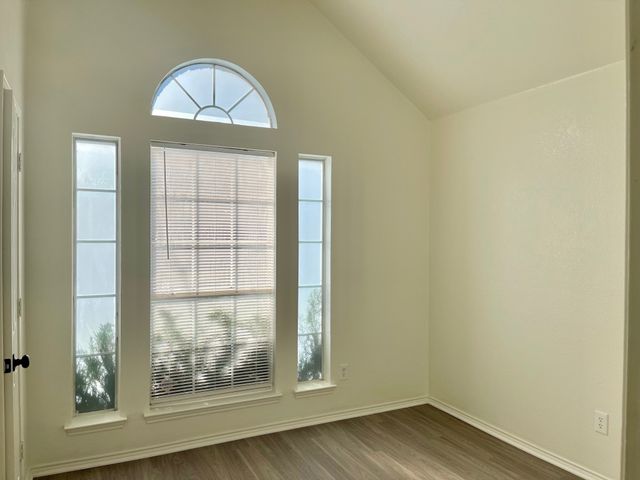 517 Meadowcrest Drive, Burleson, TX 76028