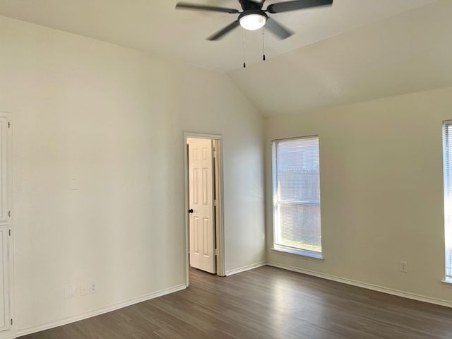 517 Meadowcrest Drive, Burleson, TX 76028