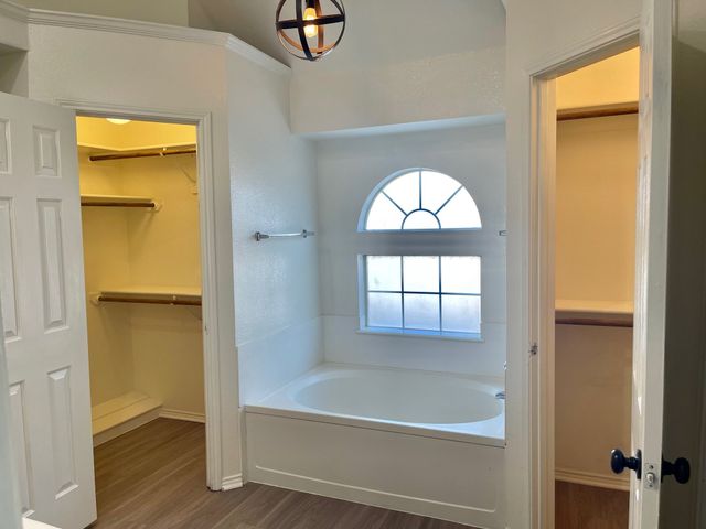 517 Meadowcrest Drive, Burleson, TX 76028