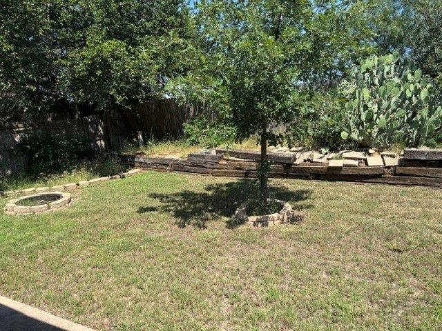 517 Meadowcrest Drive, Burleson, TX 76028