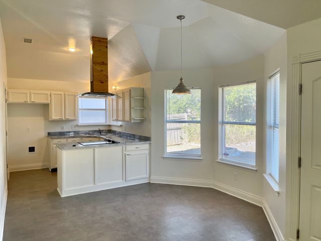 517 Meadowcrest Drive, Burleson, TX 76028