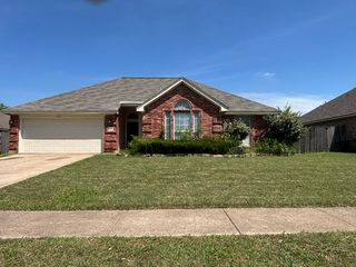 517 Meadowcrest Drive, Burleson, TX 76028