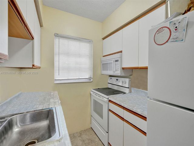 1211 NE 23rd Avenue 2, Pompano Beach, FL 33062