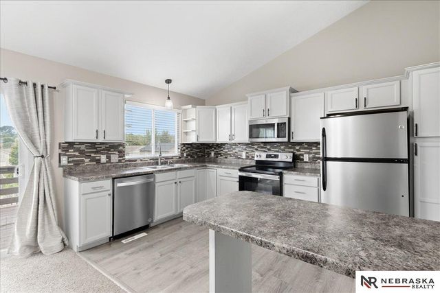 7412 N 74th Street, Omaha, NE 68122