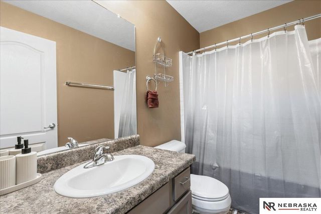 7412 N 74th Street, Omaha, NE 68122