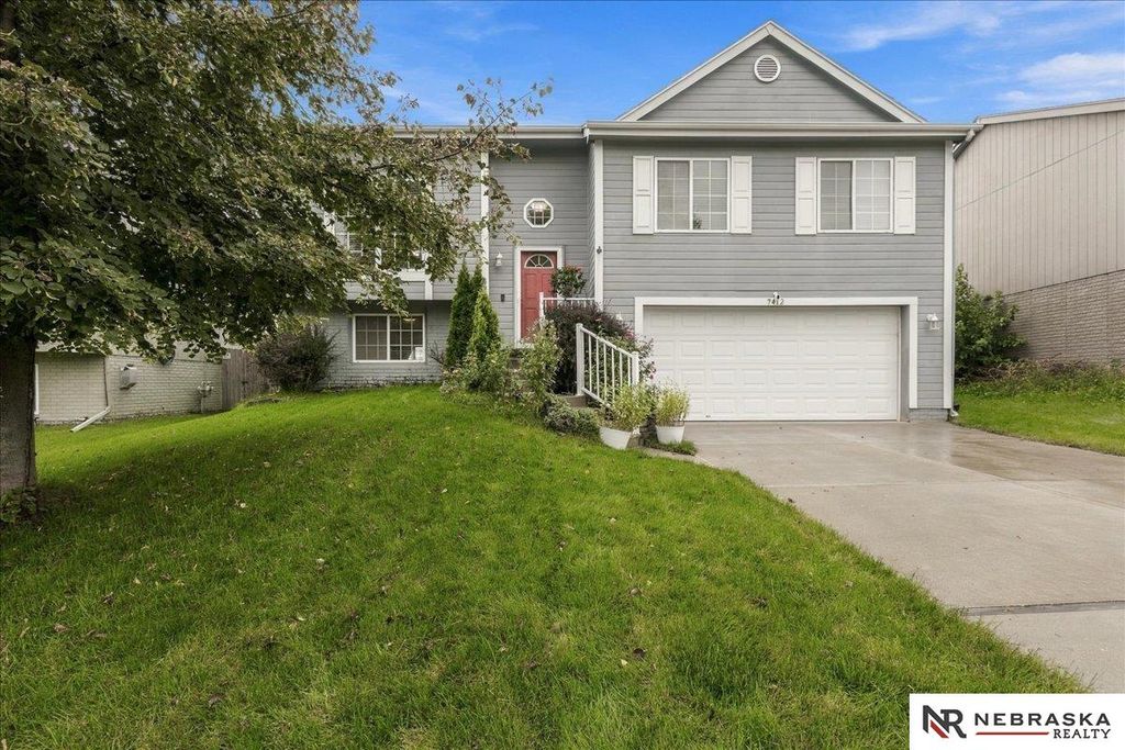 7412 N 74th Street, Omaha, NE 68122